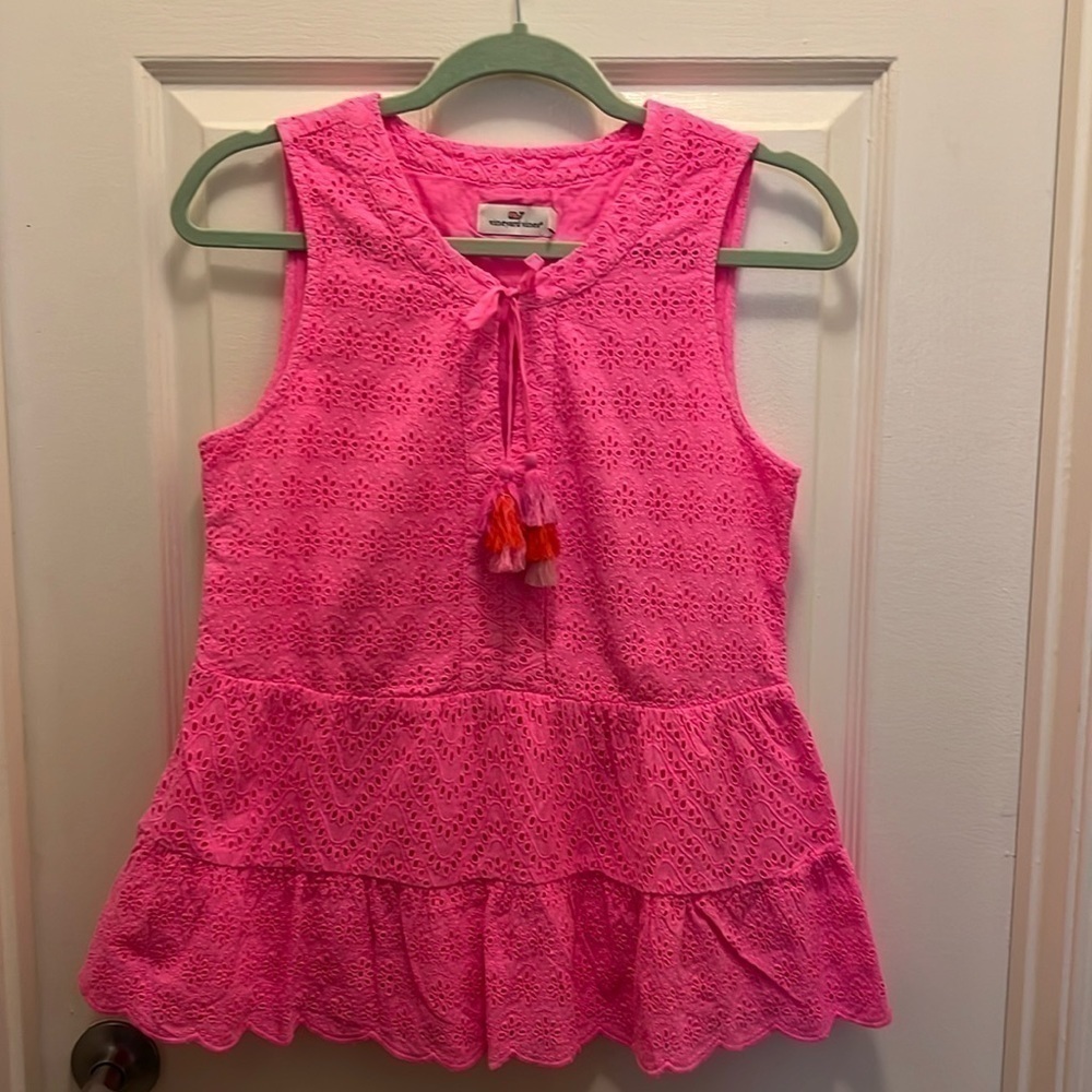 Vineyard Vines Women's Pink Eyelet sleeveless peplum top.Size XS. EUC!